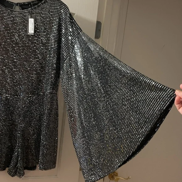 Boohoo NWT Sequin Extreme Flare Sleeve Playsuit Silver size 10 - Picture 3 of 6